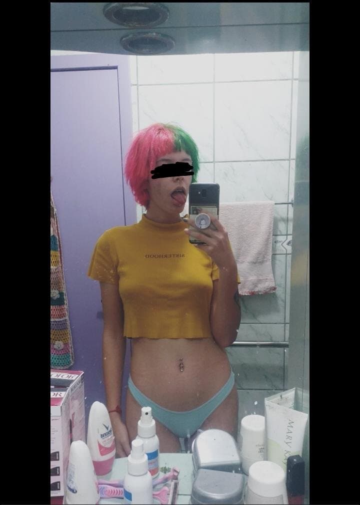 Putinha magrinha vazada