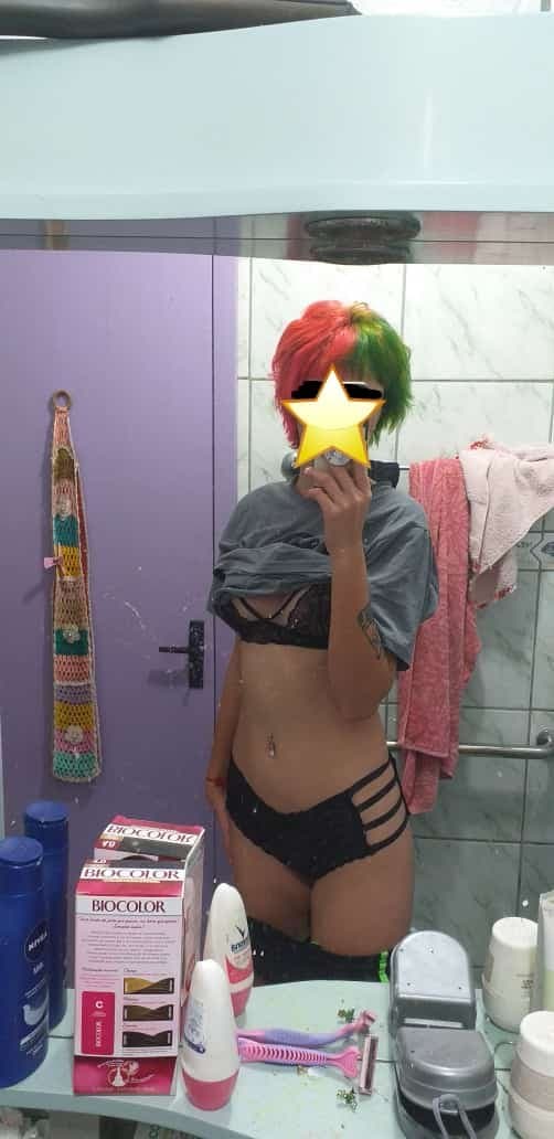 Putinha magrinha vazada